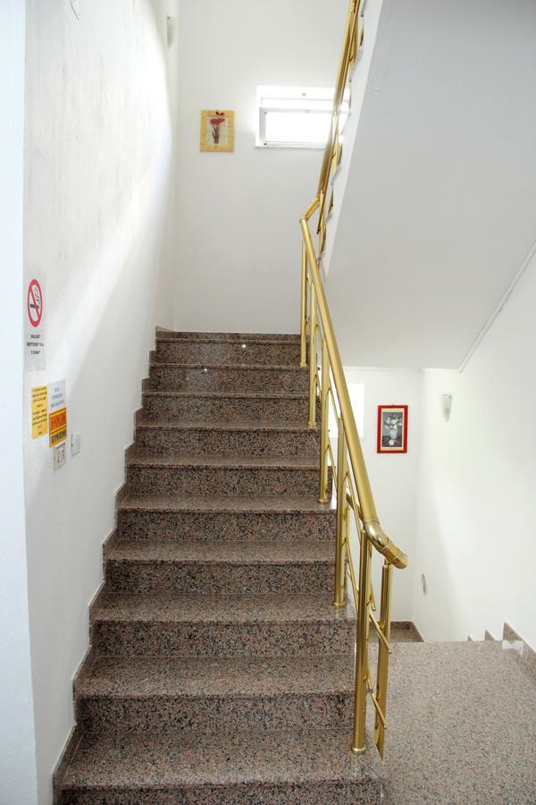 Hotel Italia Tirana Exteriör bild